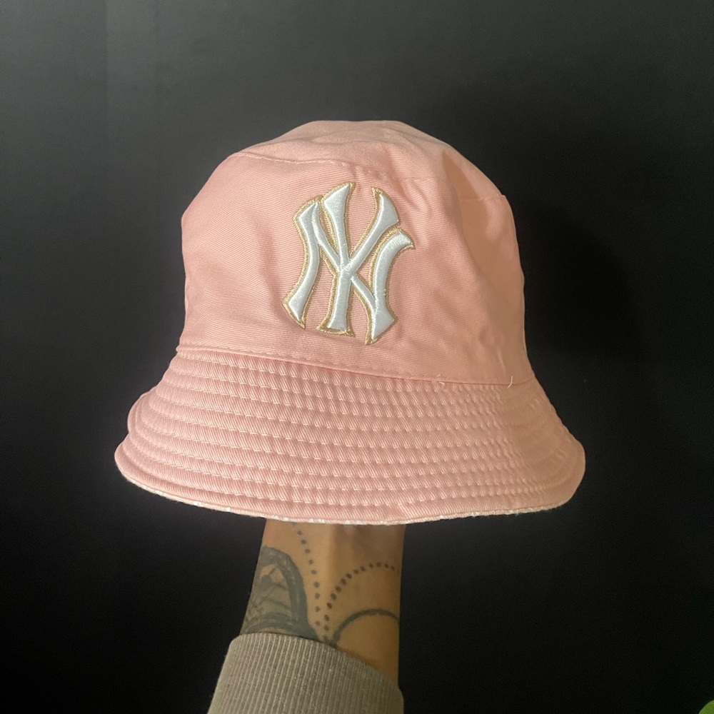 Yankees Reversible Bucket Hat